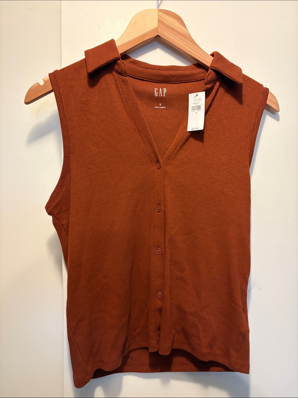 GAP Sleeveless Button-Front Tank in Rust Brown
